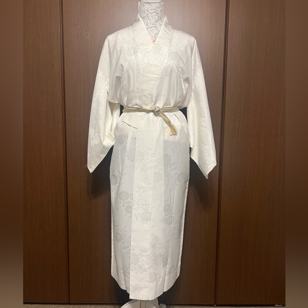 Japanese kimono white robe